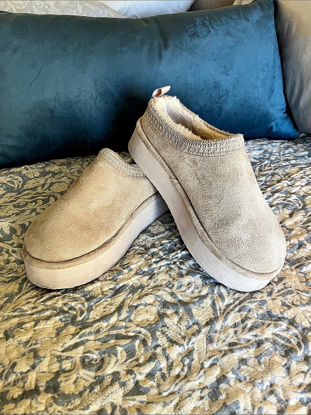 Ugg-Like - Platform Slippers in Beige, size 9